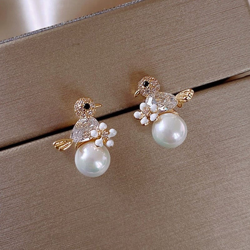 Luxury Birdie Earrings In Cubic Zirconia And Pearl Inlay