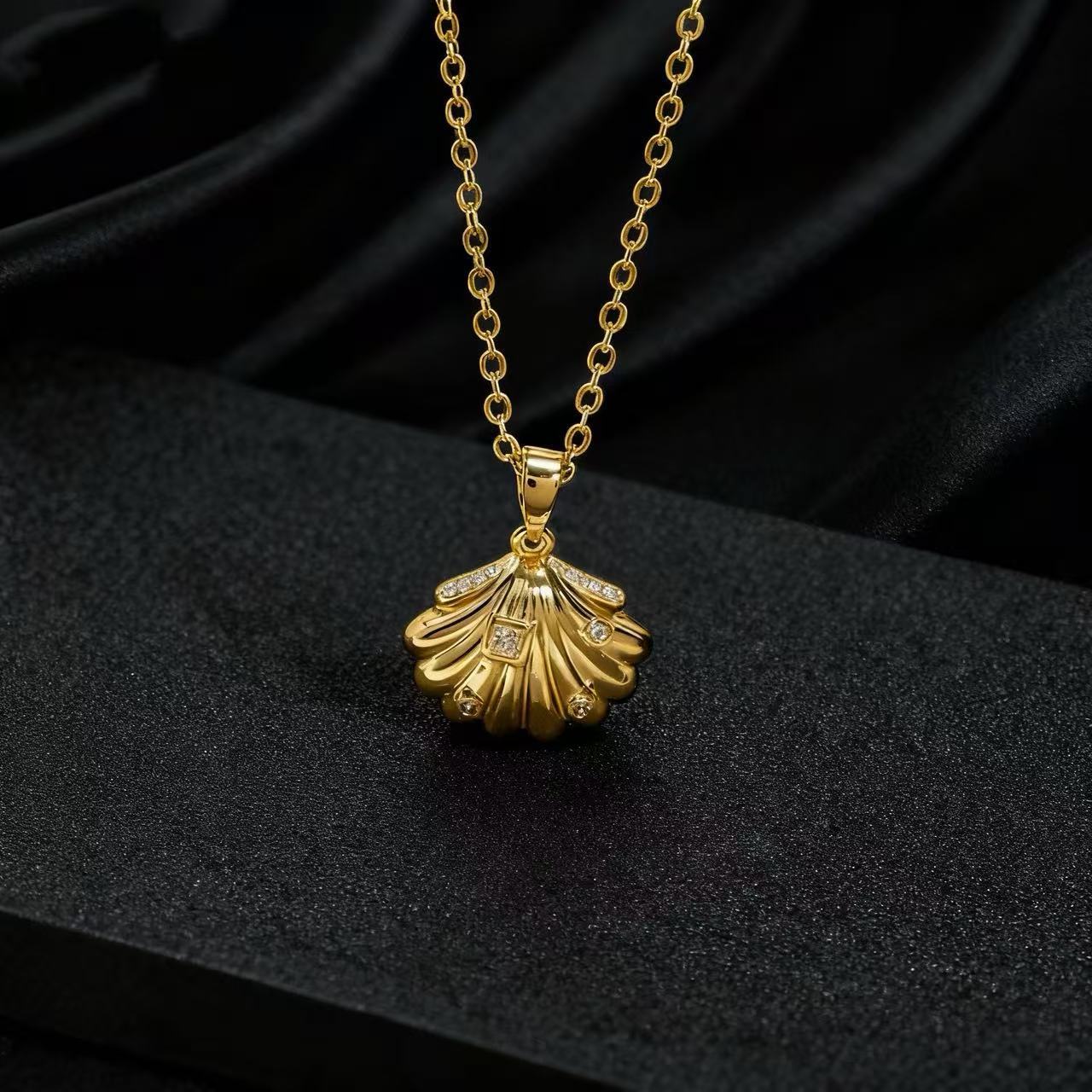 Classic Gold Shell Necklace
