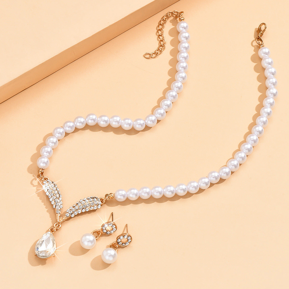 Elegant Pearl Necklace