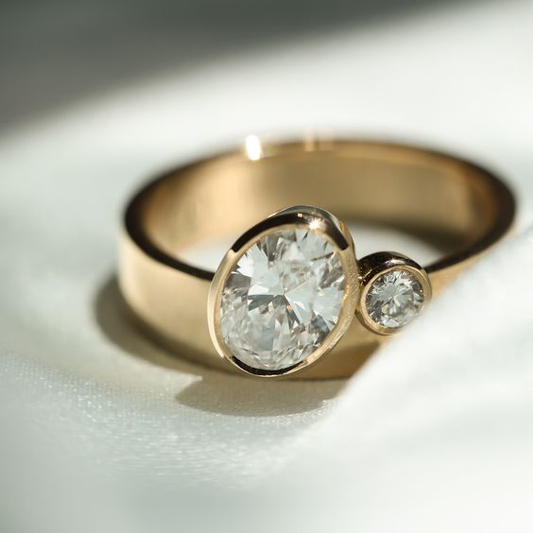 Glass Inlaid Gold Ring