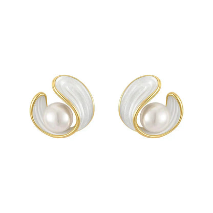 Romantic Gold Earring For Special Moments