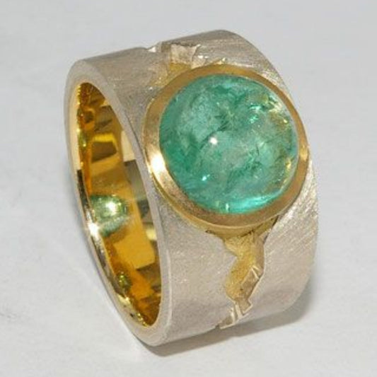 Green Inlaid Stone Gold Ring