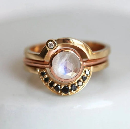 White & Black Inlaid Crystals Gold Ring