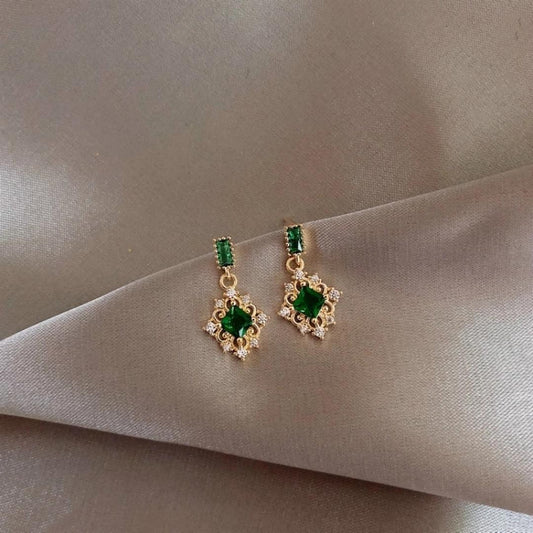 Elegant Green Zirconia Earrings In Gold