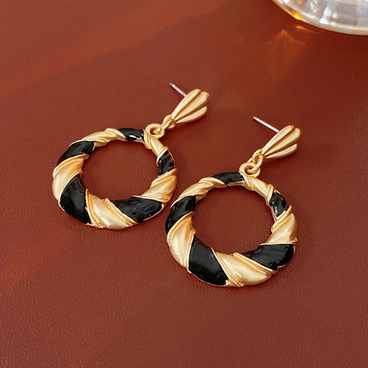 Classic Gold Black Earrings