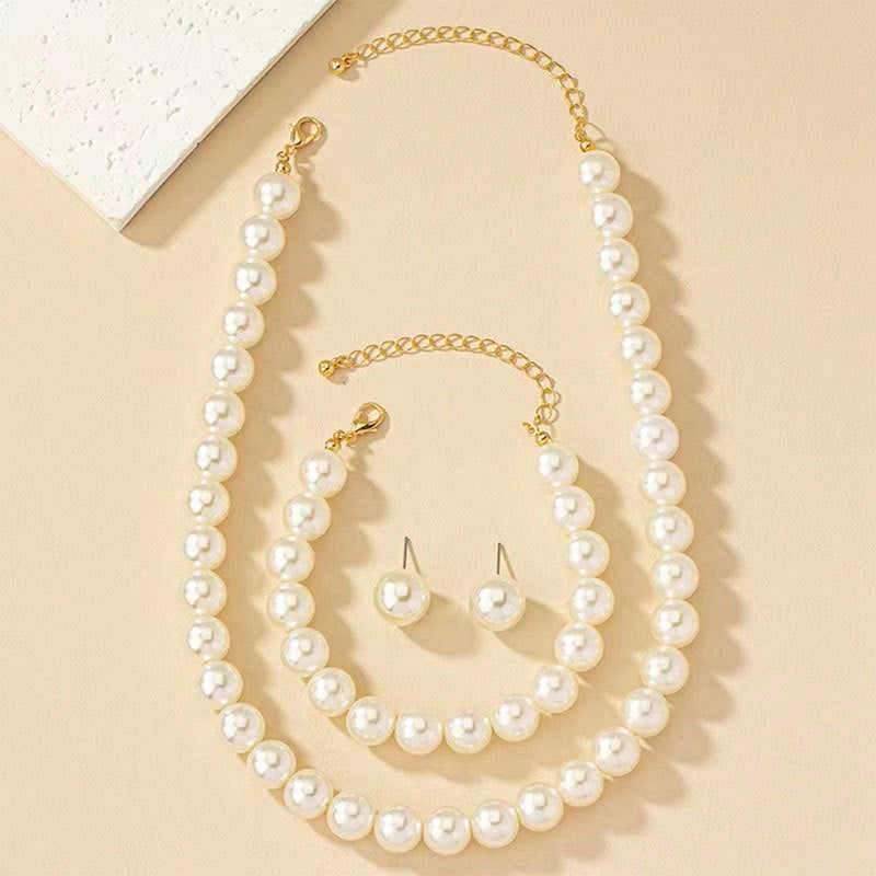 Classic Pearl Necklace