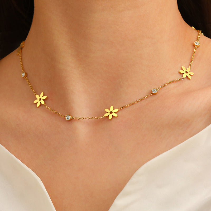 Delicate Daisy Necklace