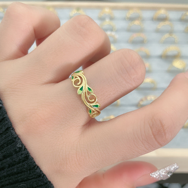 Elegant Emerald Gold Ring