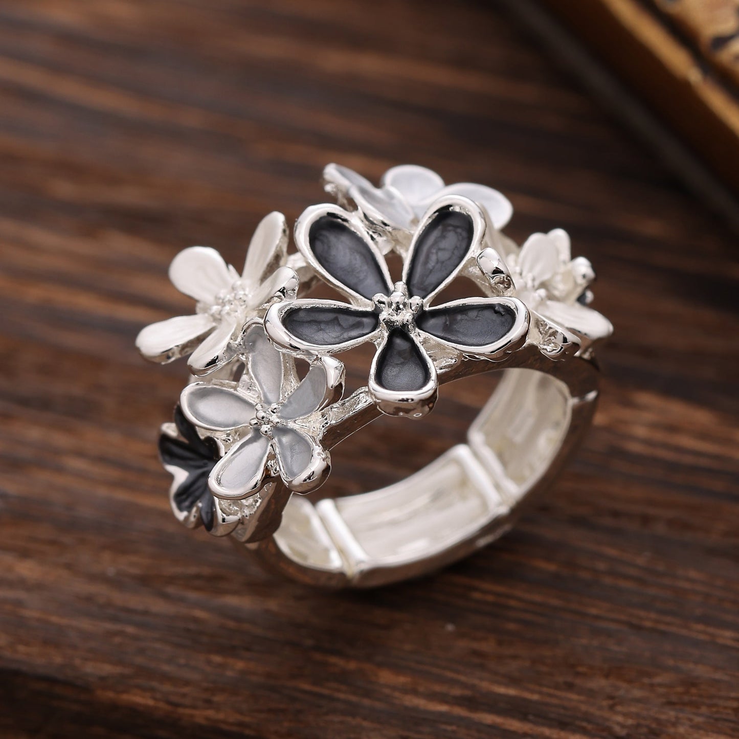 Elegant Floral Ring