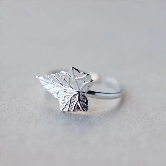 Elegant Maple Leaf Ring