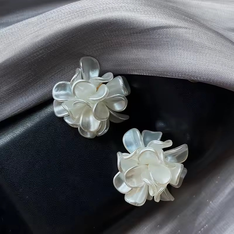 Elegant Pearl Flower Earrings