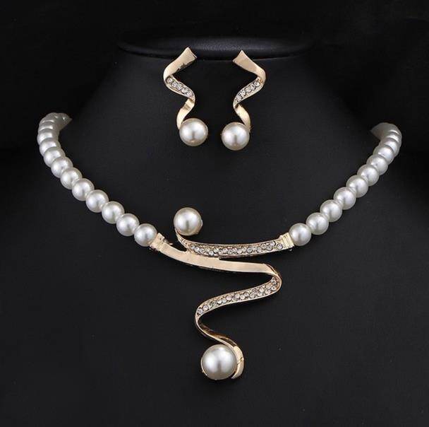 Elegant Pearl Necklace