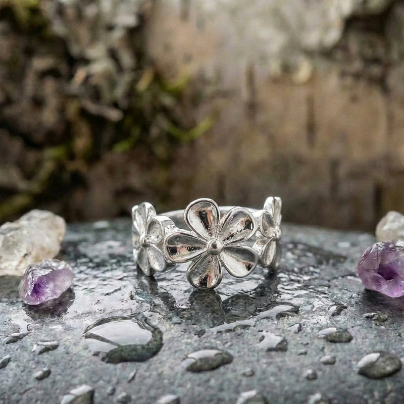 Elegant Silver Flower Ring