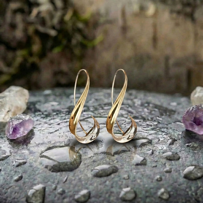 A Vintage Dangling Golden Earring Set