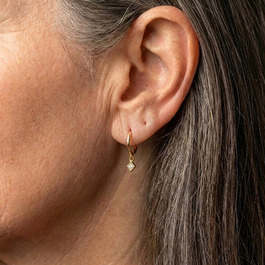 An Minimalist Gold Drop Huggie Earring Set