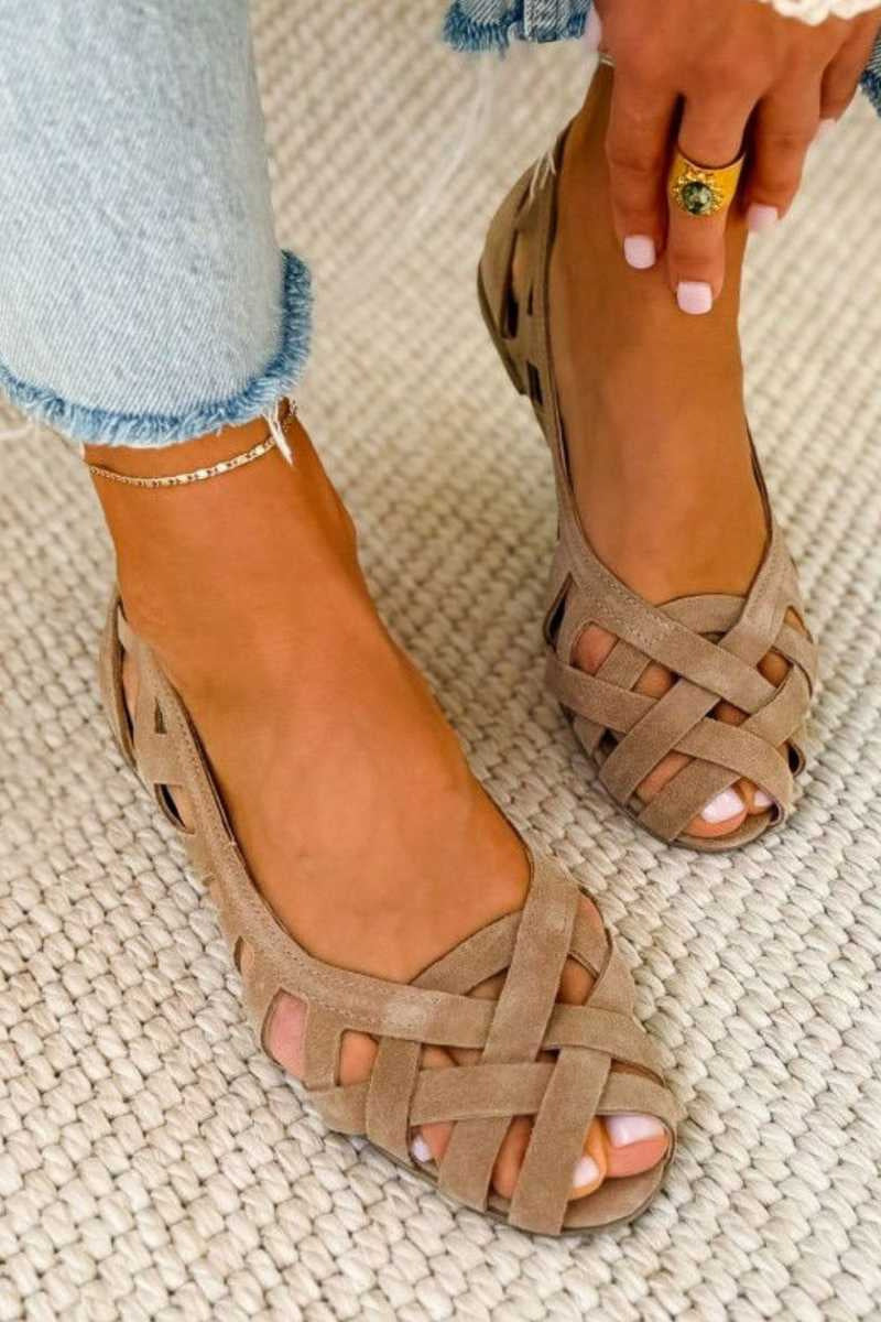 Graceful Orthopedic Sandals for Modern Look