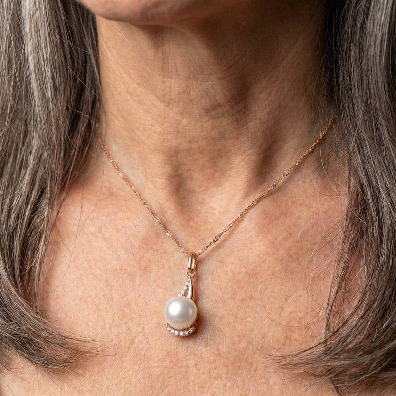 Rose Gold Pearl Pendant Necklace