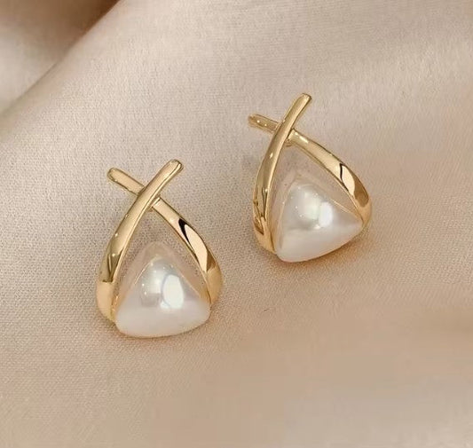 Vintage Cross Triangle Pearl Dropping