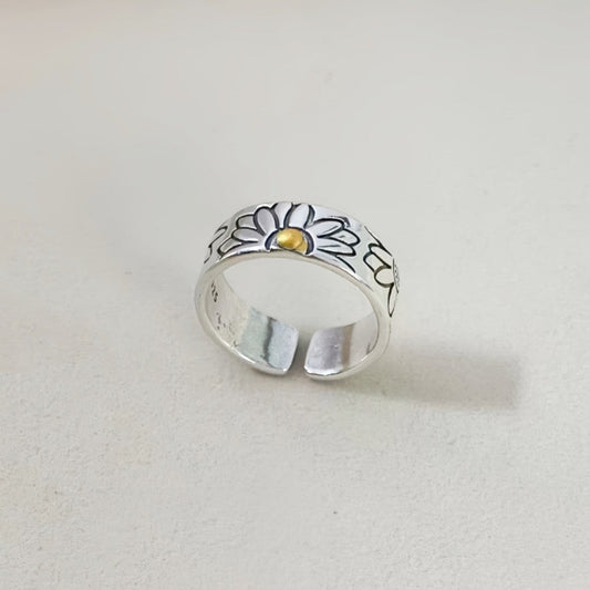 Vintage Daisy Ring