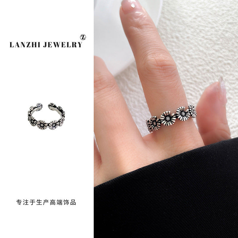 Vintage Daisy Ring