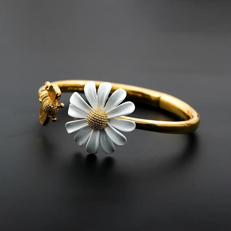 Vintage Gold Daisy & Bee