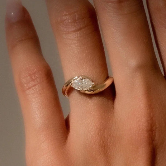 White Inlaid Wavy Crystal Ring