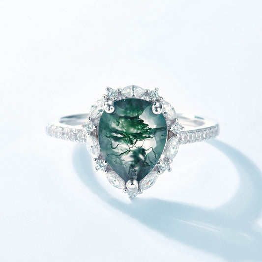 Elegant 14K Gold Rounded Crystal Ring
