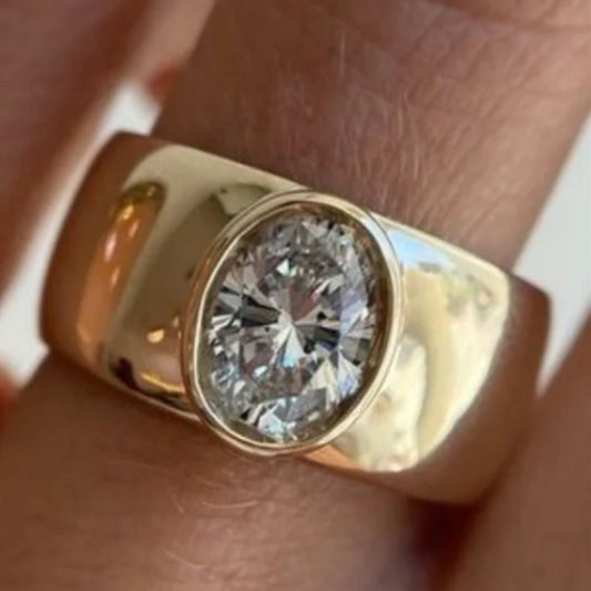 Vintage Inlaid Round White Crystal Gold Ring