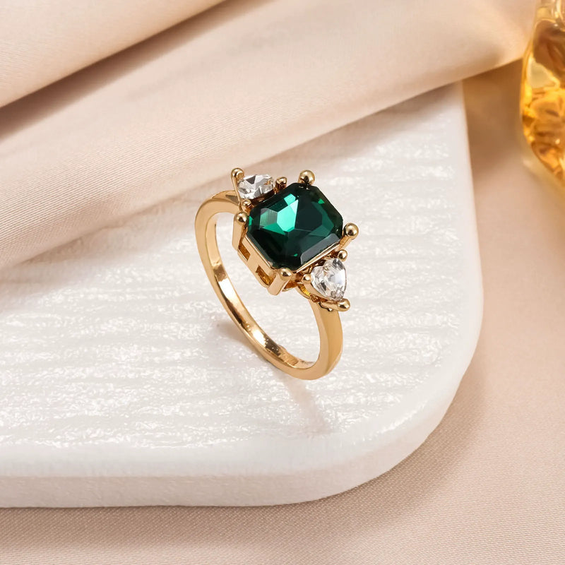 Vintage Green Glass Gold Ring