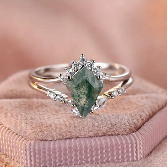 Rounded Oval Green Bright Ring